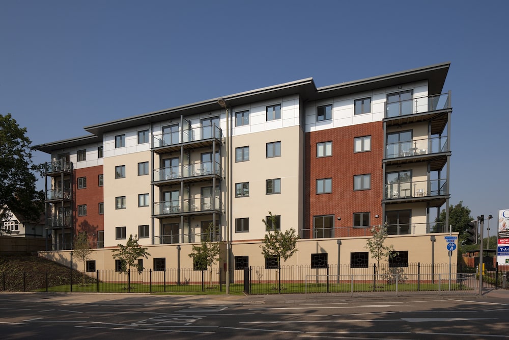 Equinox Place House Of Fisher — 4-Star Luxury Hotel in Farnborough, United Kingdom
