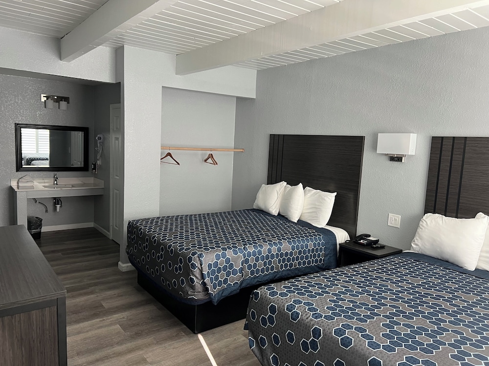Sea Garden Inn - photo 12