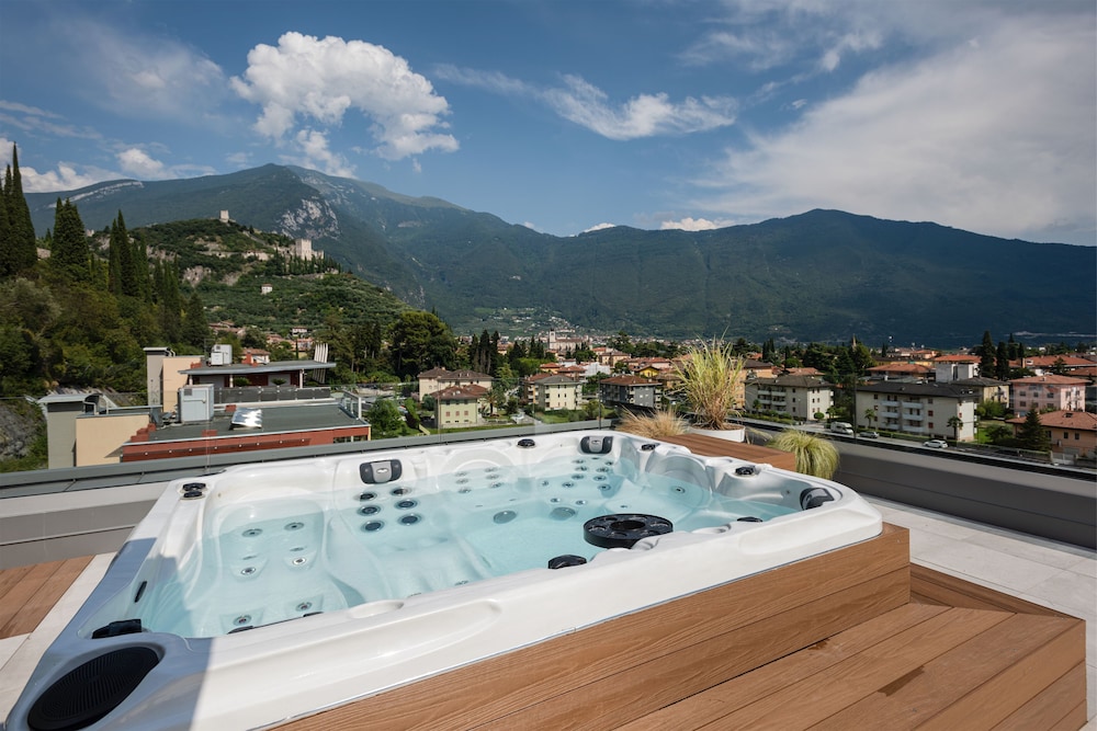 Hoody Active & Happiness Hotel - carbon neutral hotel in Arco