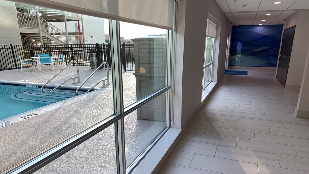 Holiday Inn Express & Suites Dallas NW Farmers Branch by IHG - photo 26