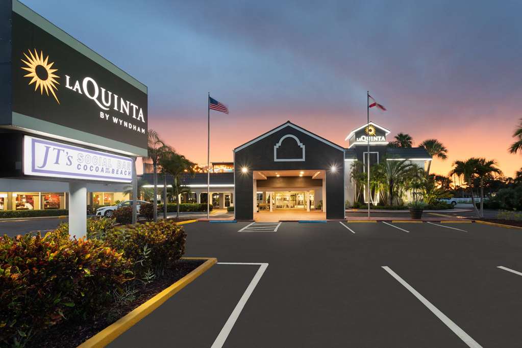 La Quinta Inn by Wyndham Cocoa Beach Port Canaveral - photo 3