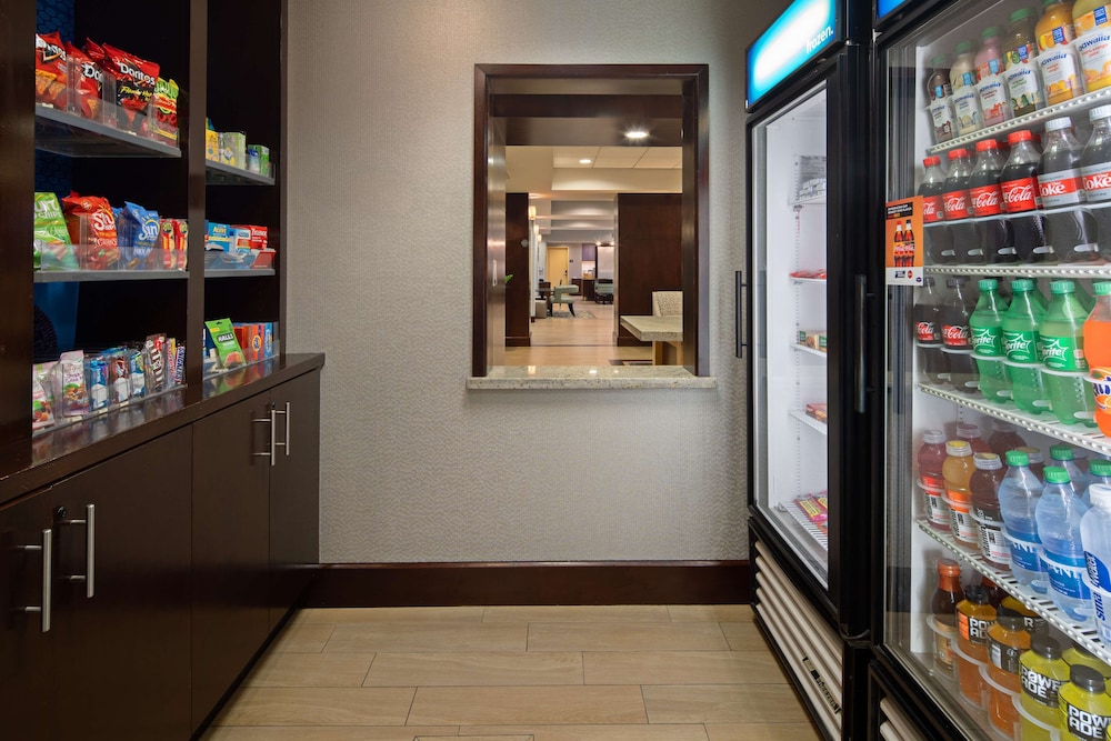 Hampton Inn Visalia - photo 26