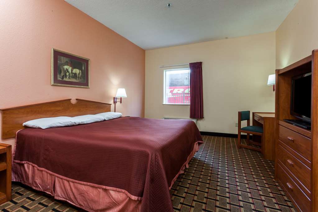 Howard Johnson by Wyndham Airport - photo 7