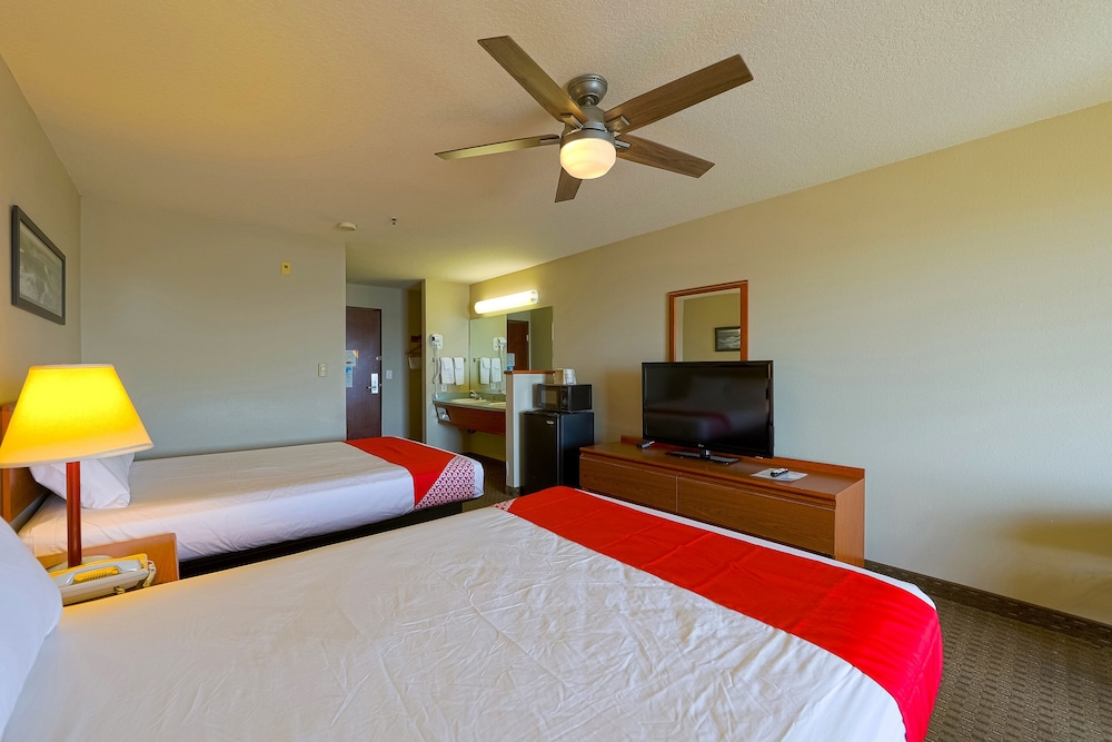 Siletz Bay Beachfront Hotel by OYO Lincoln City - photo 17