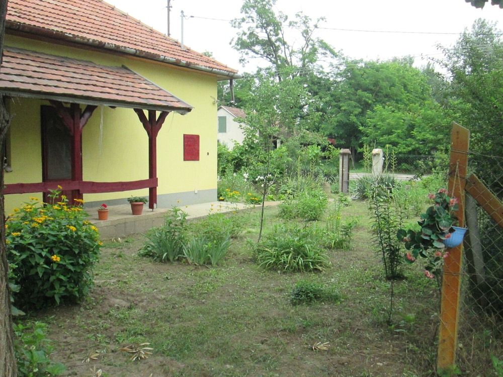 Lucy — hotel in Tiszakecske