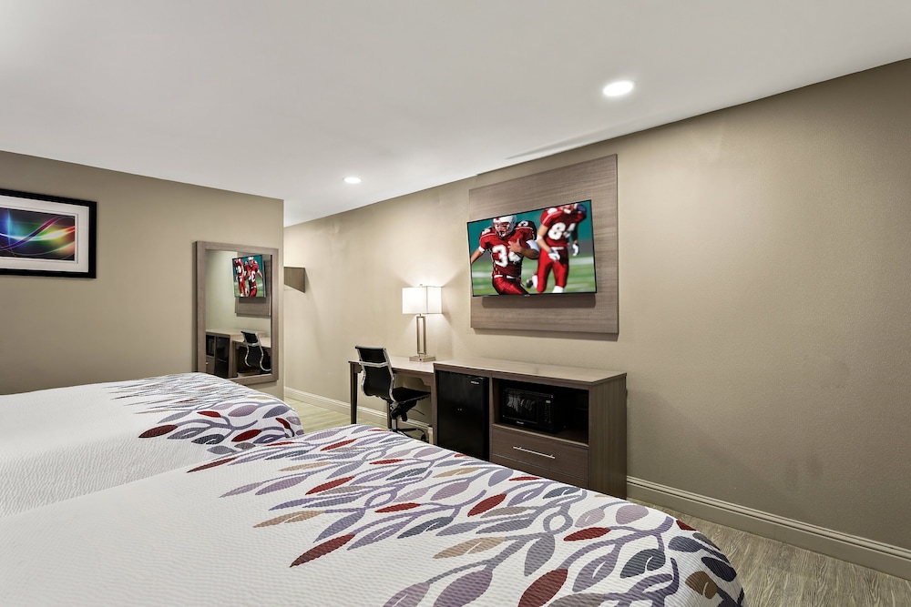 Red Roof Inn Redding - photo 5