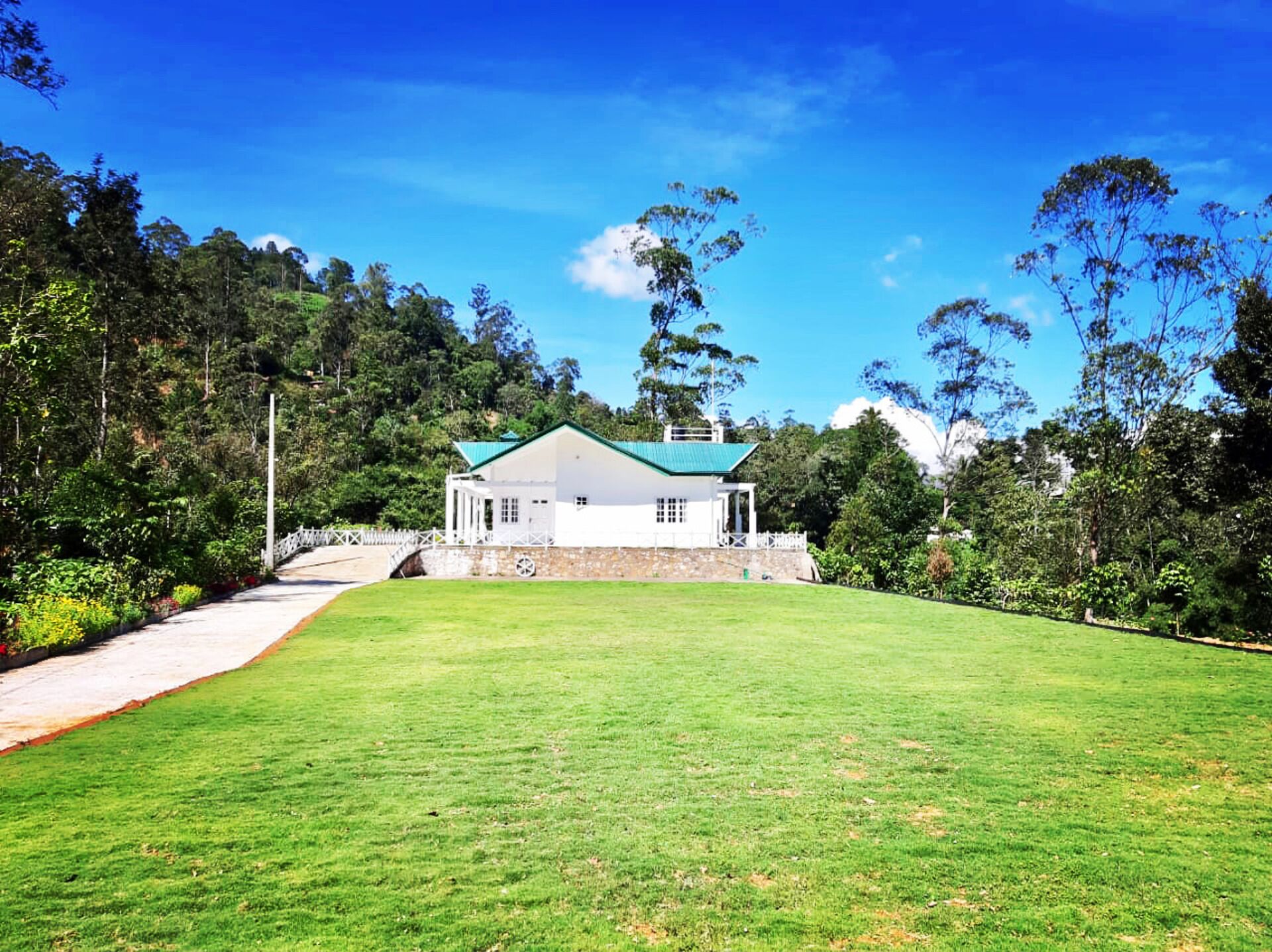 Mount Edge Riverside Hotel in Badulla, Sri Lanka