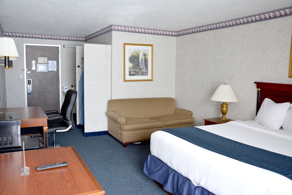 Travelodge by Wyndham Milwaukee - photo 35