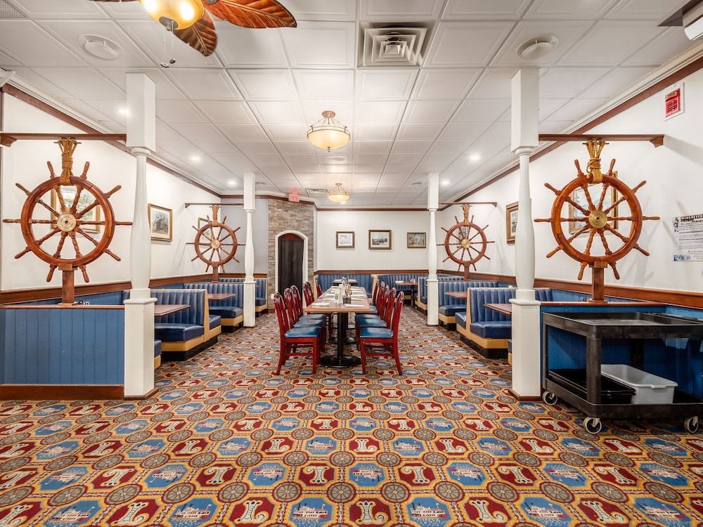 The Lafayette A grand Riverboat Era Hotel - photo 37