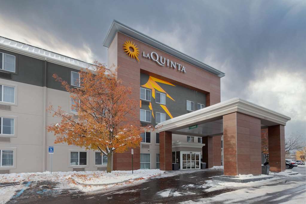 La Quinta Inn & Suites by Wyndham Detroit Utica - photo 6