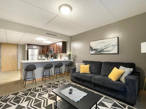 2 BR Short Uber to Dtwn NightlifeRestaurants — 4-Star Luxury Hotel in Des Moines, United States