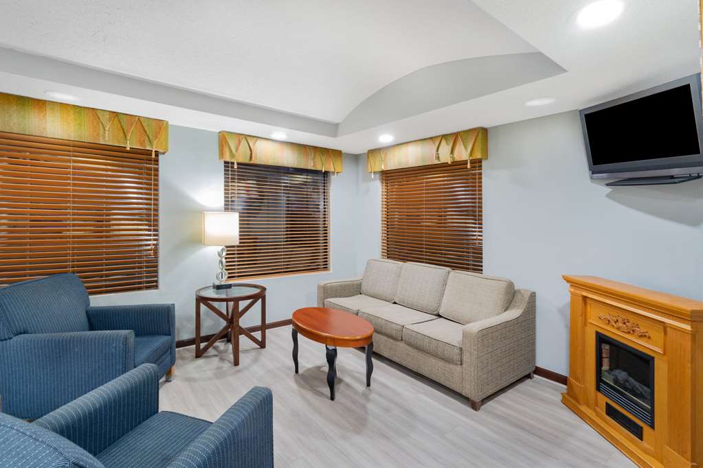 Red Roof Inn & Suites Hinesville - photo 9