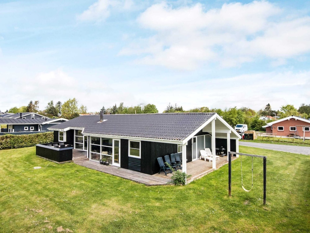 10 person holiday home in Juelsminde By Traum — 4-Star Luxury Hotel in Horsens, Denmark