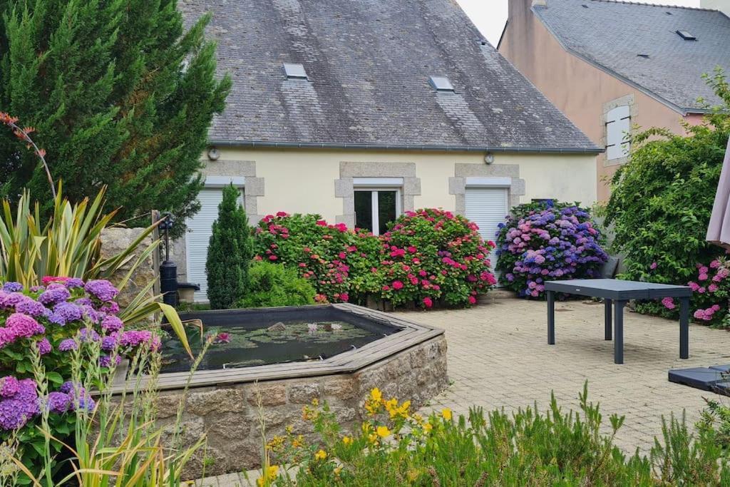 Grande Maison Dans Le Bourg de Nevez Jardin — 4-Star Luxury Hotel in Nevez, France