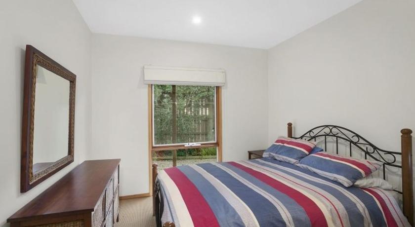 Blue Water BYO Linen — Anglesea — photo 2