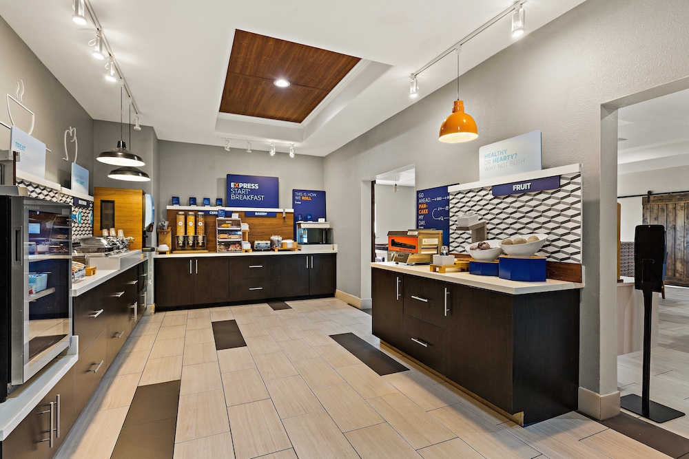 Holiday Inn Express Hotel & Suites Okmulgee by IHG - photo 34