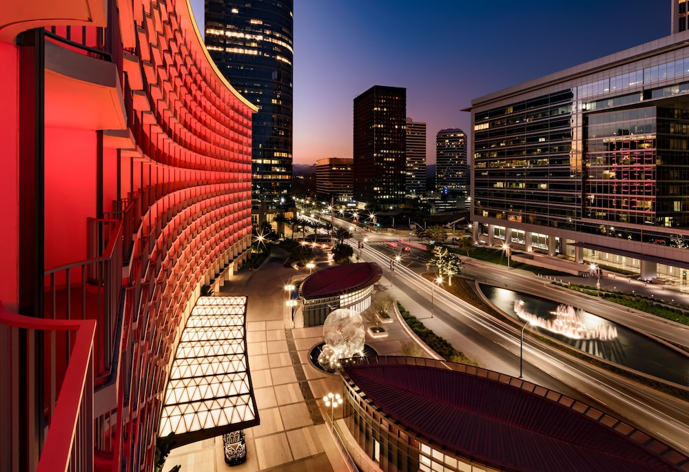 Fairmont Century Plaza Los Angeles at Beverly Hills — 5-Star Luxury Hotel in Los Angeles, United States