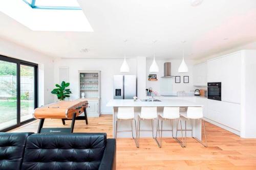 Driftwood By Bournecoast An Exquisite Chalet Bungalow With A Sauna Bbq Hut And Garden Hb6339 — 4-Star Luxury Hotel in Bournemouth, United Kingdom