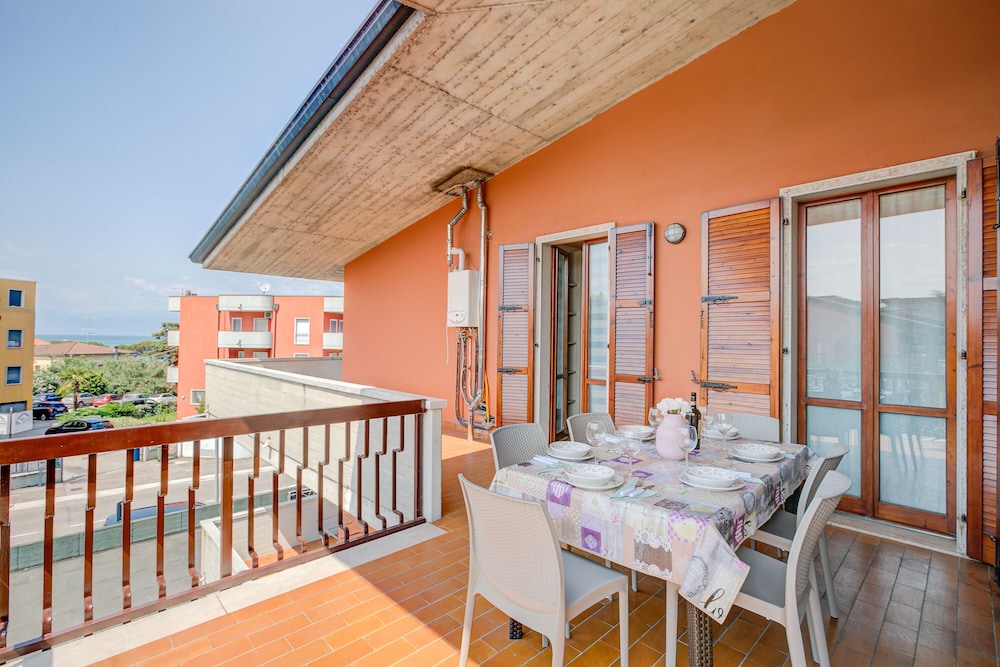 Casa Degli Artisti — 4-Star Luxury Hotel in Peschiera Del Garda, Italy