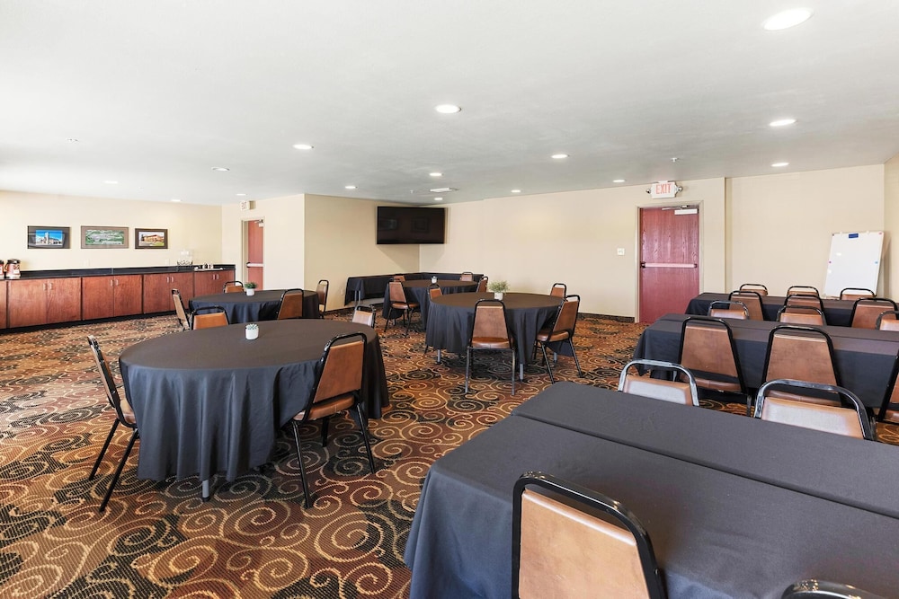 Cobblestone Hotel & Suites Knoxville - photo 47