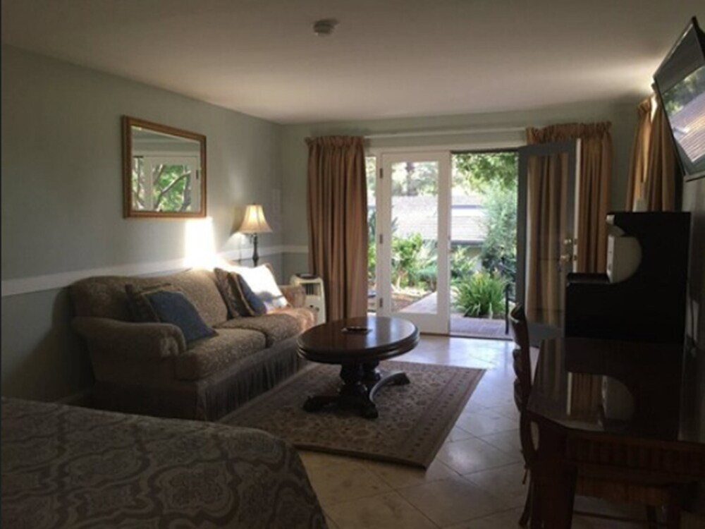 Tuscany Hills Retreat - photo 21