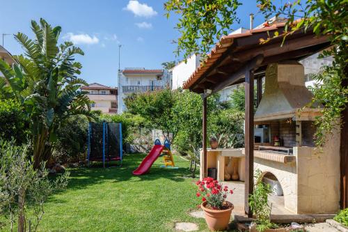 Beachfront Penelope Home with Private Jacuzzi BBQ & Playground Walk to Everything — 4-Star Luxury Hotel in Panormos, Greece