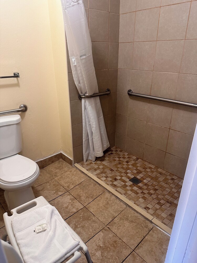 Travelodge by Wyndham Clarksville - photo 14