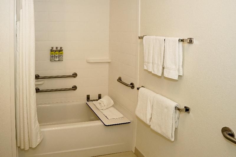 Holiday Inn Express & Suites Denver Aurora Medical Campus by IHG - photo 11