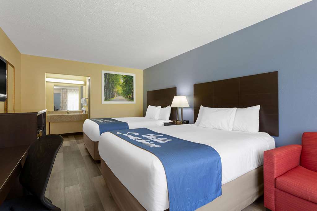 Days Inn by Wyndham Greensboro Airport - photo 25