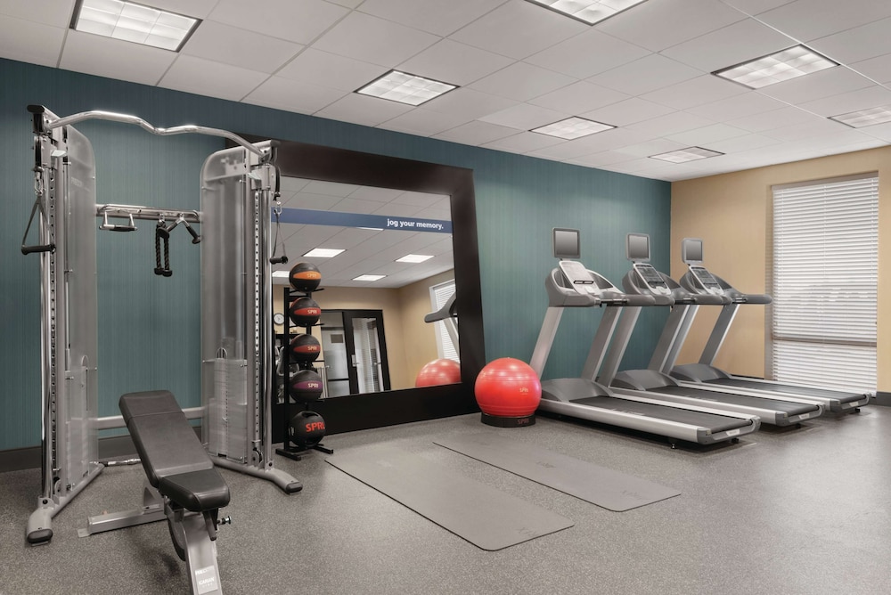 Hampton Inn & Suites Mishawaka South Bend at Heritage Square - photo 45