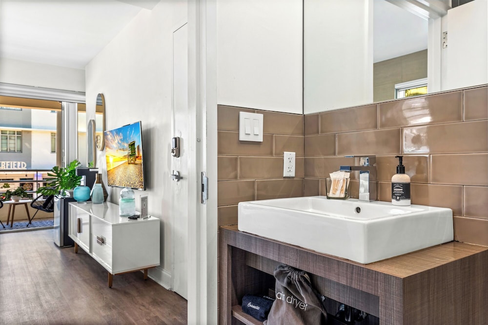 Luxuri Suites - photo 104