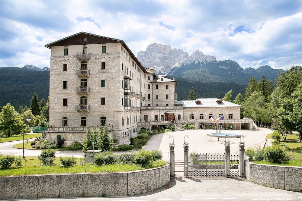 Park Des Dolomites - carbon neutral hotel in Borca