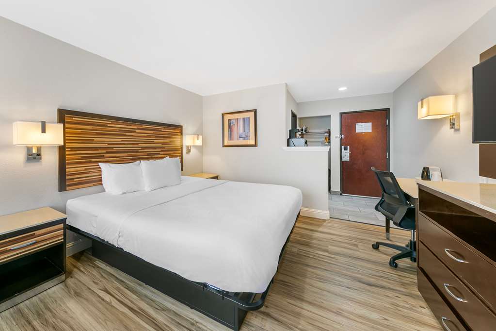 Quality Inn & Suites Sacramento Downtown Area - photo 12