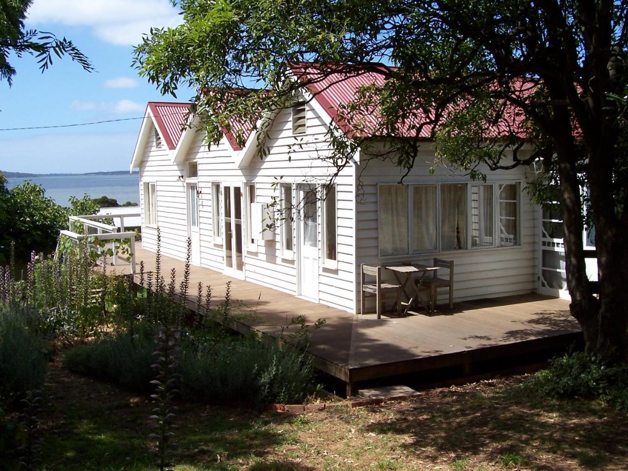 Captain Lock's Cottage — 4-Star Luxury Hotel in Phillip Island, Australia
