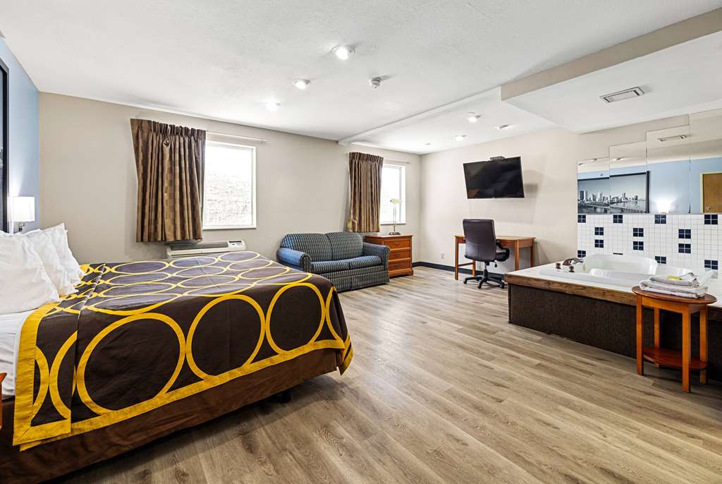 Super 8 by Wyndham Pittsburgh Monroeville - photo 48