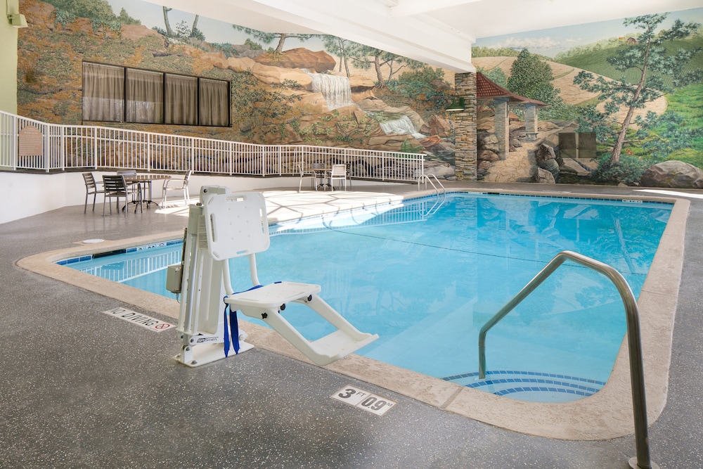 Holiday Inn Hotel & Suites Des Moines Northwest by IHG - photo 18