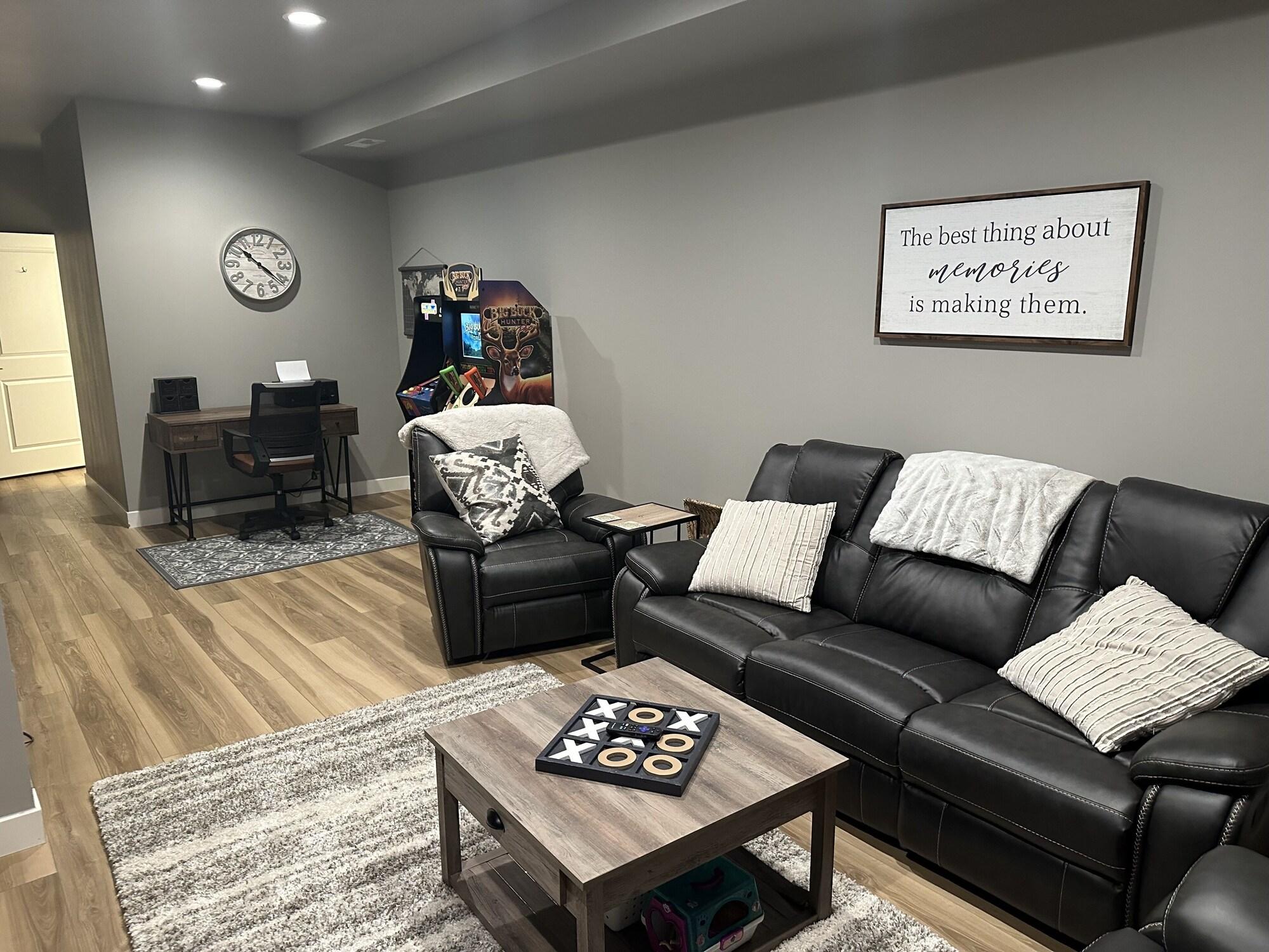 NEW Cozy & Modern Spearfish Home Near Downtown — 4-Star Luxury Hotel in Spearfish, United States
