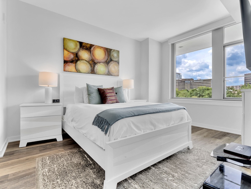 Global Luxury Suites Crystal City - photo 42