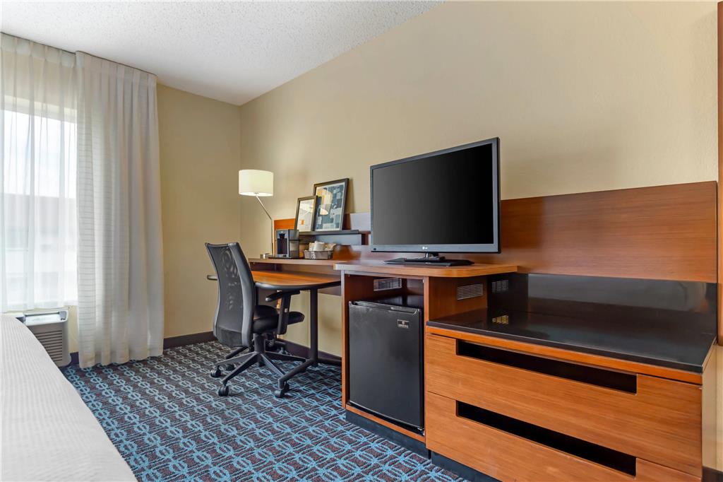 Comfort Inn & Suites Green Bay Stadium Area - photo 12