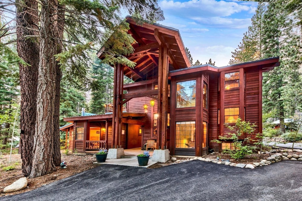 Donner Lake Inn — 4-Star Luxury Hotel in Truckee, United States