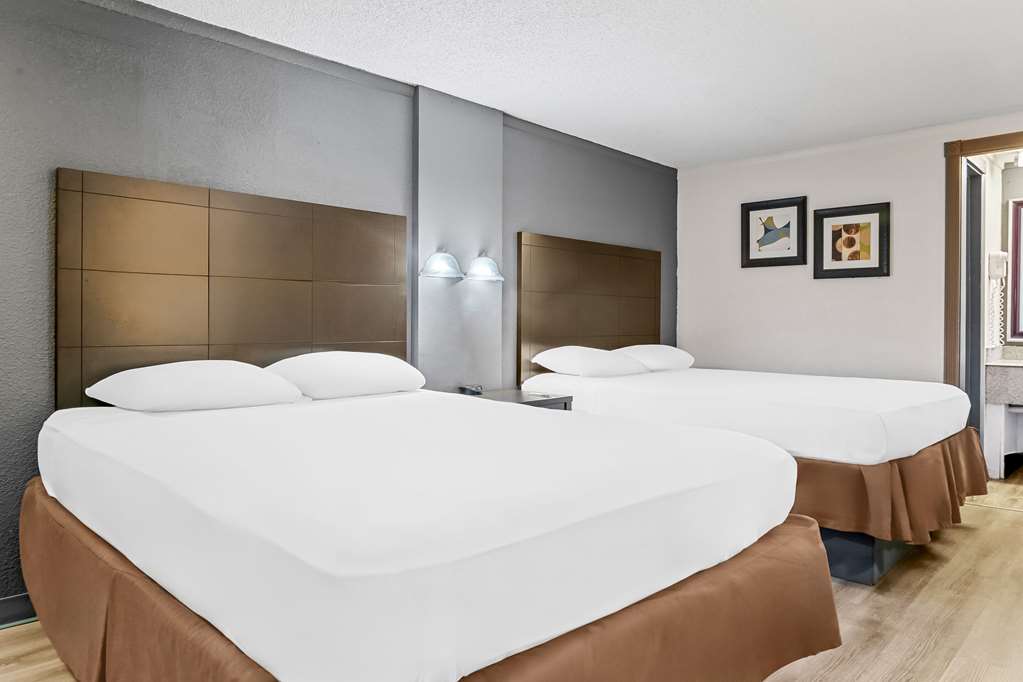 Rodeway Inn & Suites Saginaw I 675 - photo 8