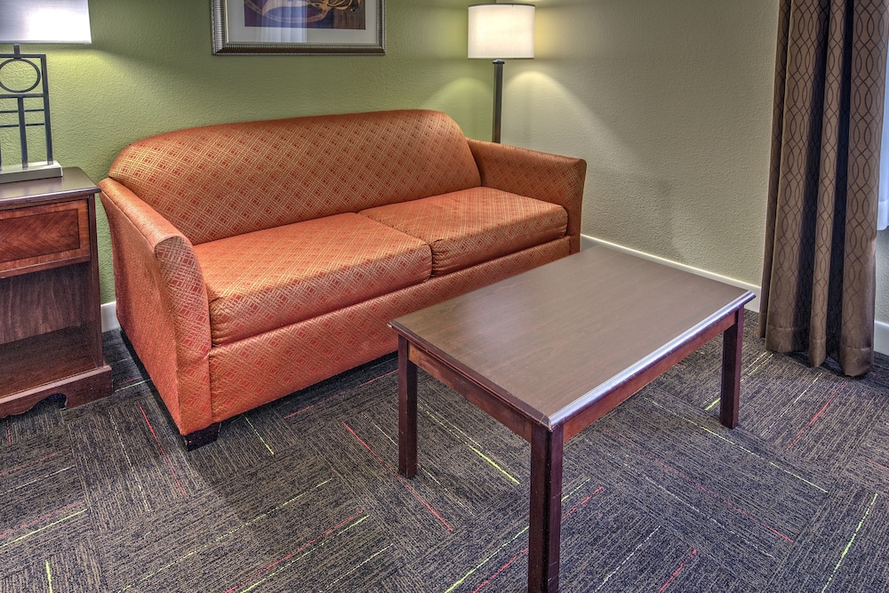 Hampton Inn New Bern - photo 4