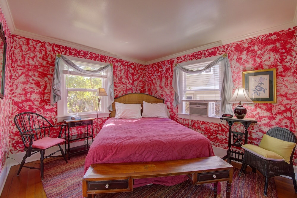 Secret Garden Inn and Cottages - photo 48