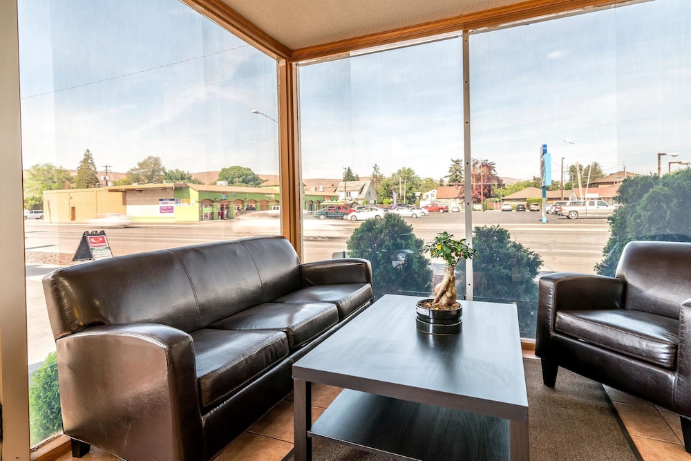 Holiday Lodge Yakima - photo 2