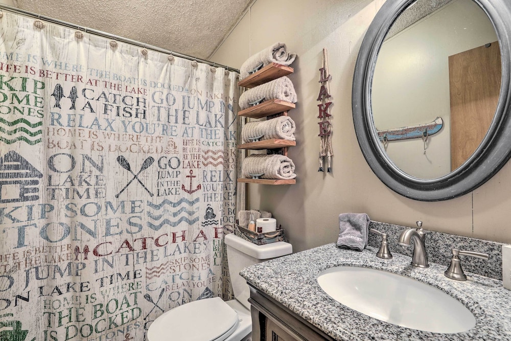 Lakeside Living Sparta Retreat With Game Room — Milledgeville