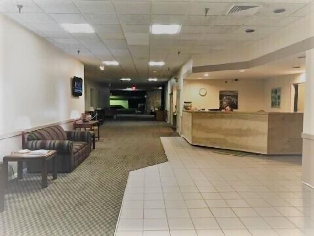 Travelodge by Wyndham Houghton Lake - photo 8