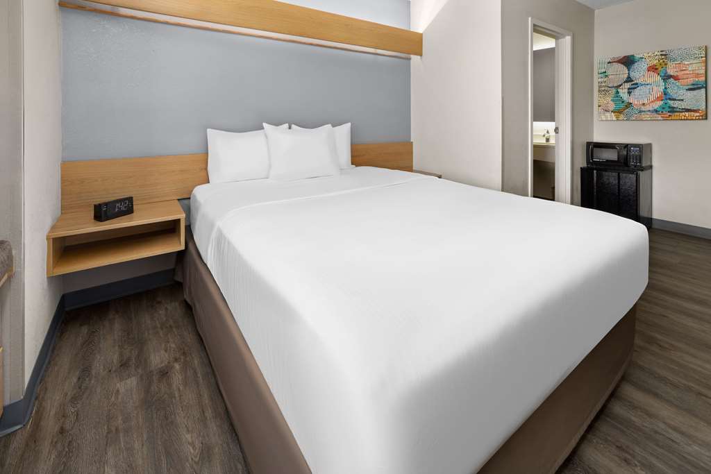 Microtel Inn by Wyndham Raleigh Durham Airport - photo 17