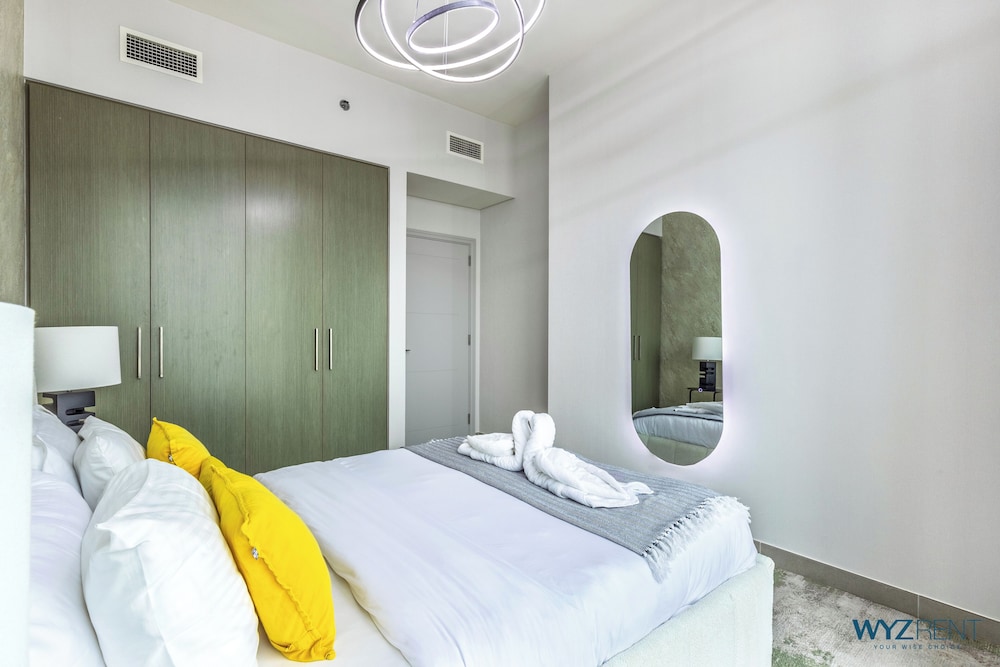 Downtown Luxury Large Studio Near Burj Khalifa with City Views Claren Tower 1 Downtown Dubai by Deluxe Holiday Homes — 4-Star Luxury Hotel in Dubai, United Arab Emirates