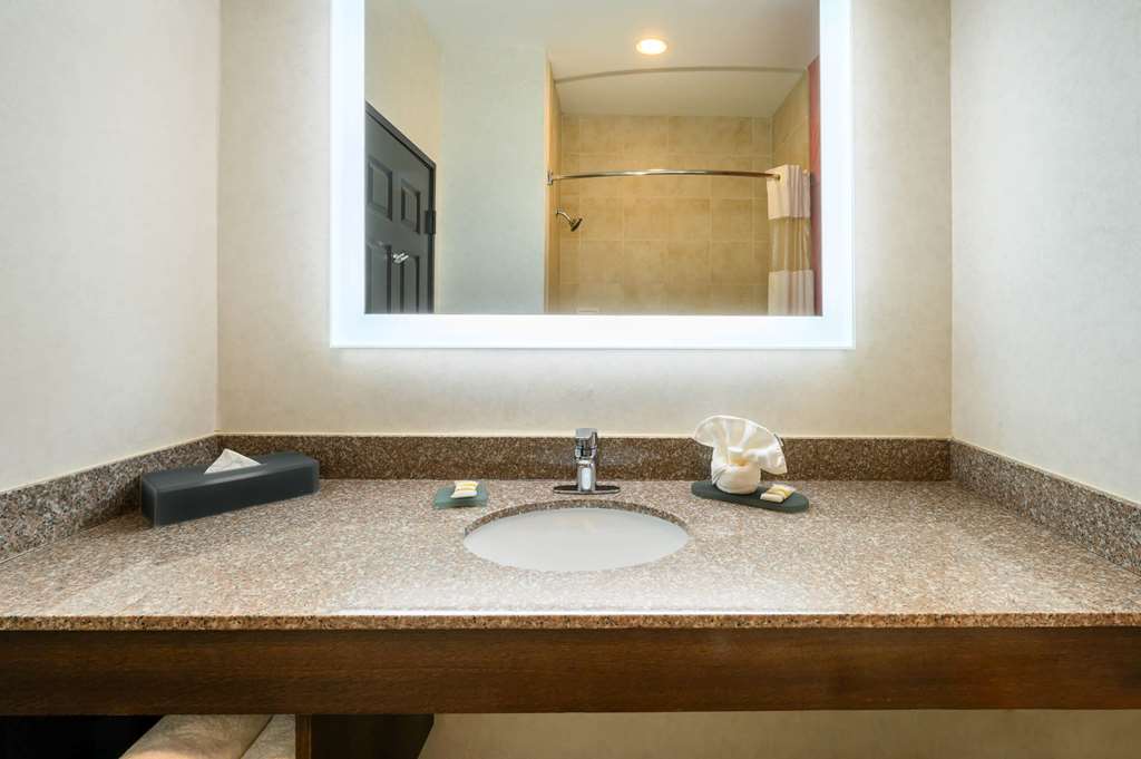 La Quinta Inn & Suites by Wyndham Longview North - photo 20