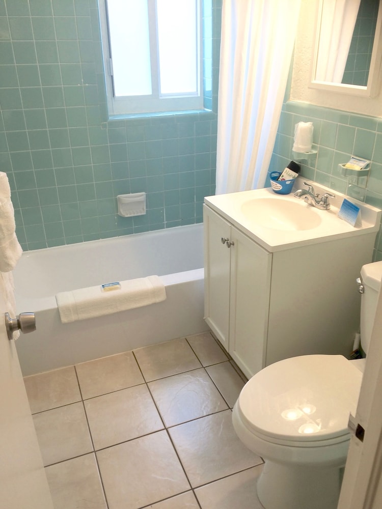 Great Escape Inn - photo 35